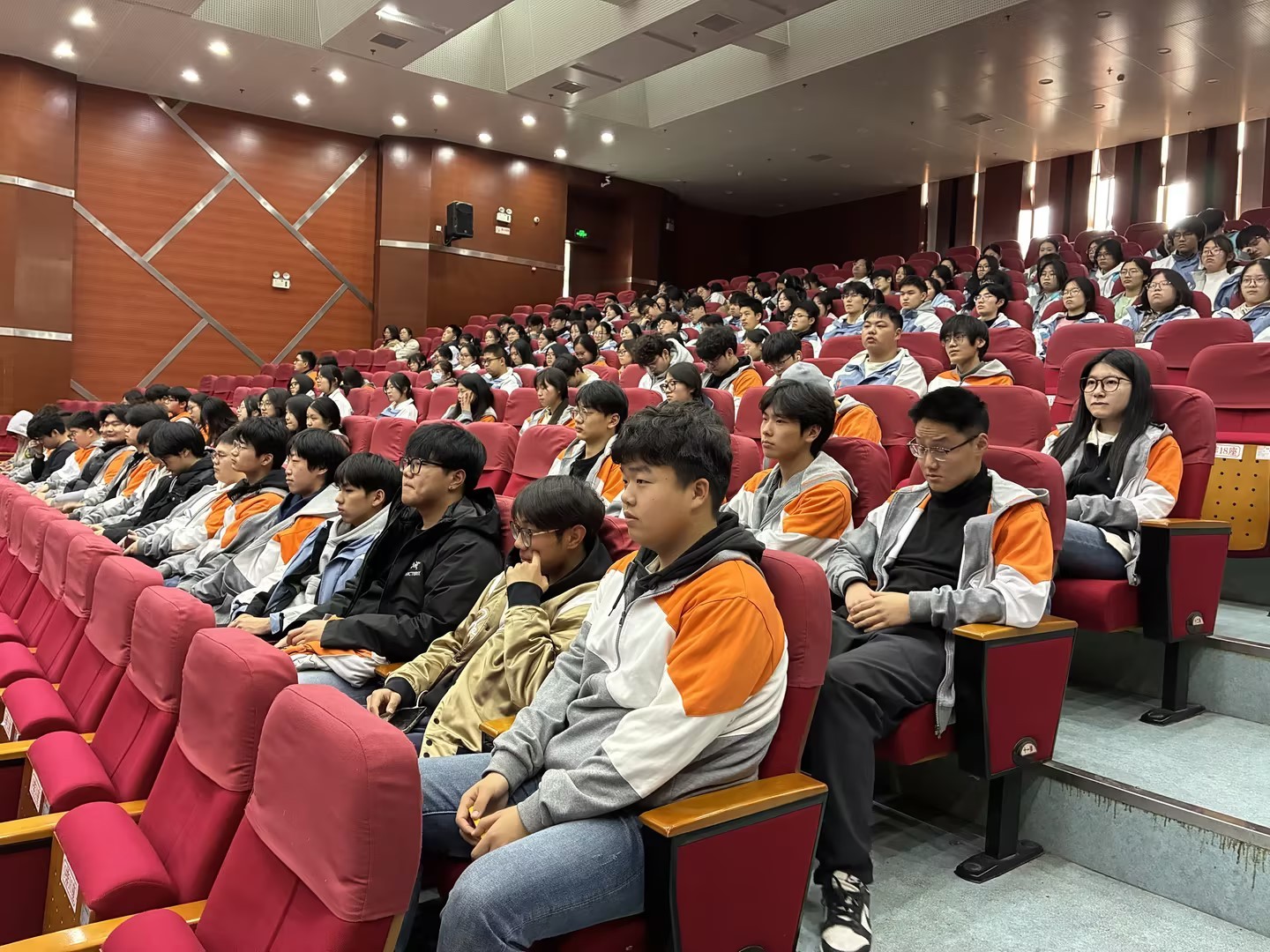 1774919102381093601.jpg 1774919102381093601.jpg